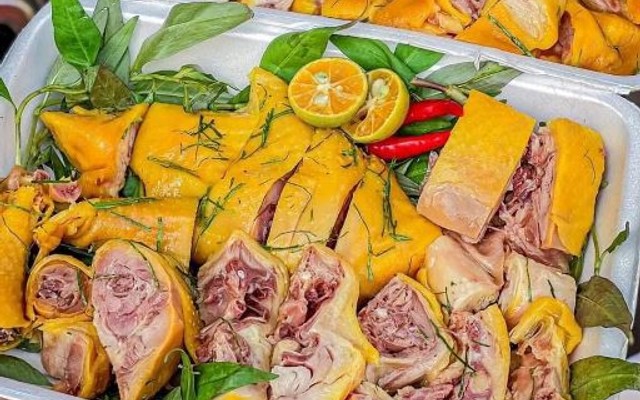 Gà Ủ Muối Ngọc Lan