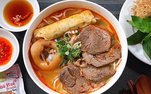 Quán 261 - Bún Bò Huế, Phở Bò & Bò Kho - Bến Phú Định