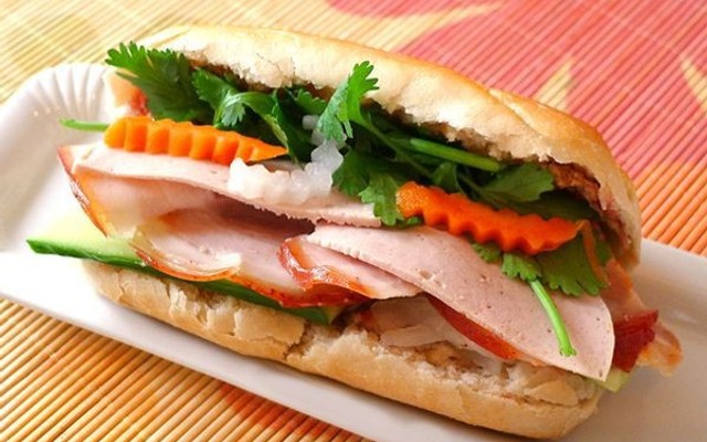 Tiệm Bánh Thanh Sơn Bakery - Bánh Mì Chả