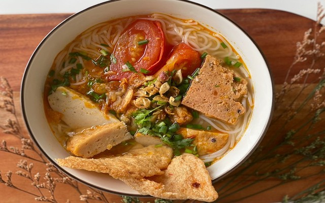 The Buns - Bún Chả Cá - Nguyễn Văn Thủ