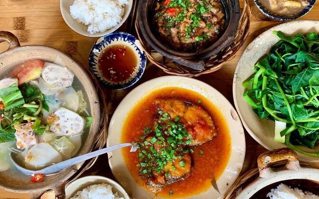 Tiệm Cơm Nhà Gỗ - Trần Trung Lập