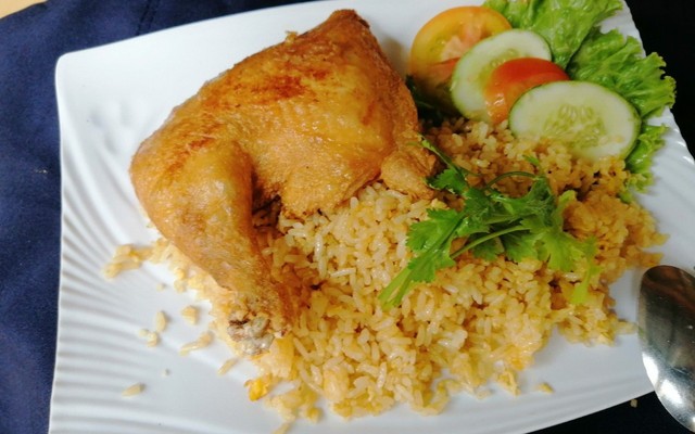 Quán Ăn Gia Hoàng - Cơm Gà Xối Mở & Hủ Tiếu Xào - Hồ Học Lãm