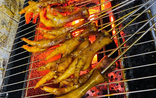 Chân Gà Nướng Ông Biển - 17/110 Trần Duy Hưng