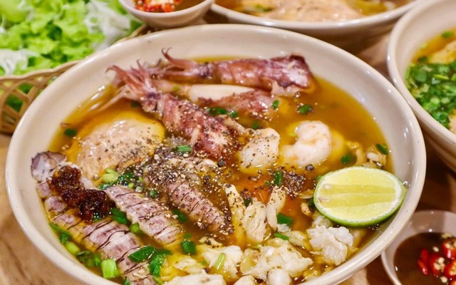 Bánh Canh Thánh Ghẹ - Trương Định