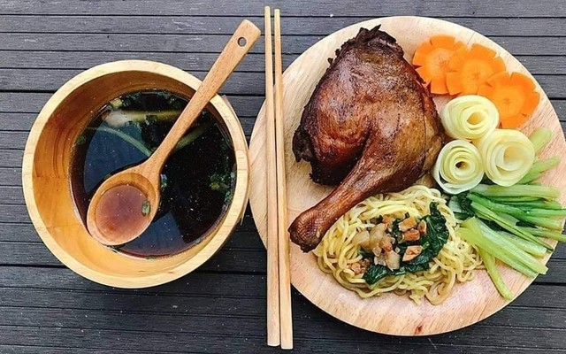 Cô Chín - Mì Vịt Tiềm, Mì Xá Xíu & Sủi Cảo - DT743