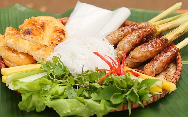 Nem Lụi Linh Trang - Nem Lụi & Bún Trộn Sốt Me - Đức Diễn