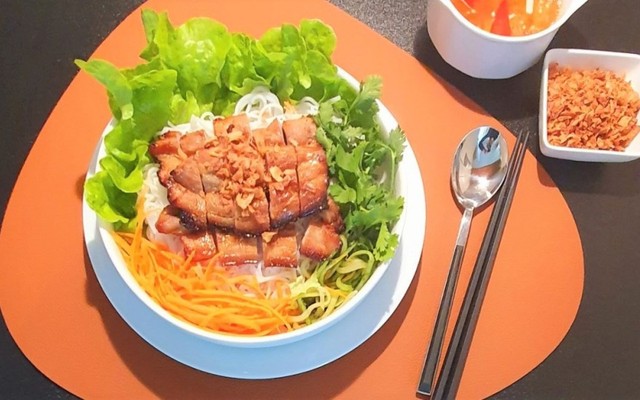 Bún Trộn Chả Cuốn, Chả Nướng - Hồ Sỹ Dương