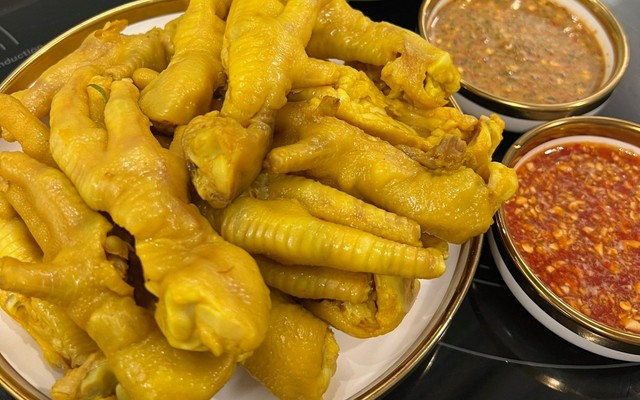HP FOOD - Gà Ủ Muối Hoa Tiêu & Chân Gà Ủ Muối Rút Xương - Quốc Hương