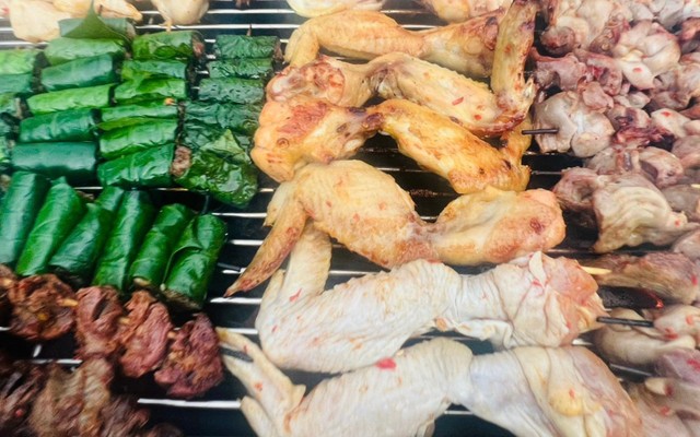Chân Gà Nướng Khám Lớn - Ngô Gia Tự