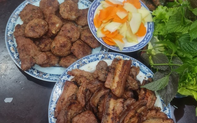 Phượng - Bún Chả & Nem Hà Nội - Trần Thị Năm