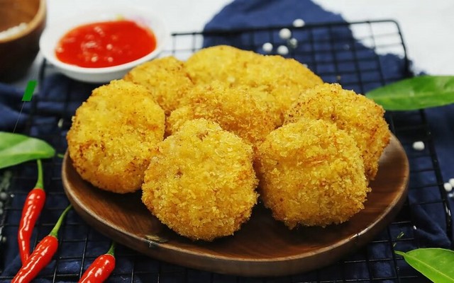 Bánh Gà Và Nem Chua Rán Cô Thỏ - Hoa Bằng