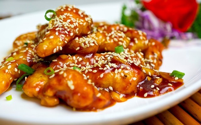 BASAK BASAK CHICKEN - Gà Rán Sốt Chua Ngọt & Chân Gà Rút Xương Cay
