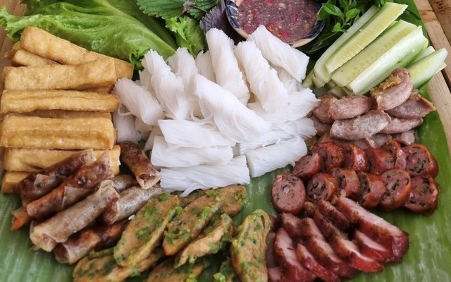 Bún Đậu Mắm Tôm Mẹt Tre 79 - 18 Trần Bình Trọng