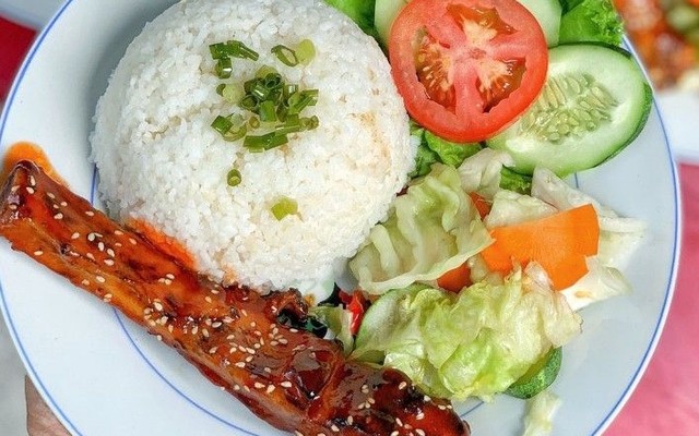 Tiệm Ăn 306 - Ngự Bình