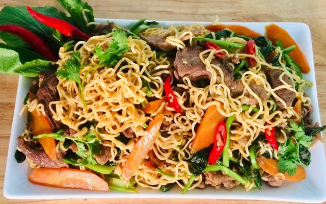 Nguyên - Mì Xào Bò & Nui Xào Bò