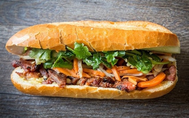 Tiệm Bánh Mì & Nước Ép - Định Công Thượng
