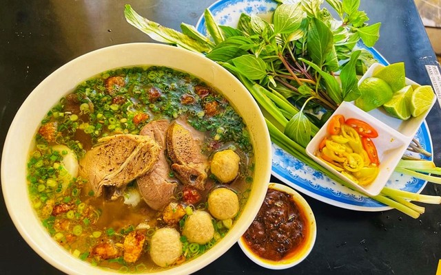 Hủ Tiếu Làng Hoa - Lê Văn Thọ