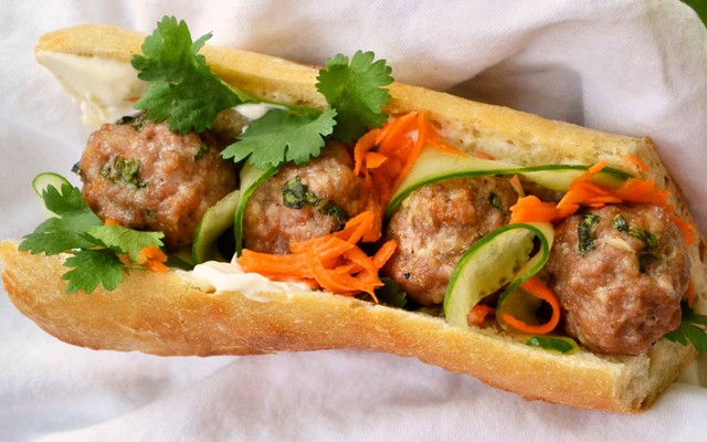 Bánh Mì Heo Quay Tú Bình - An Dương Vương