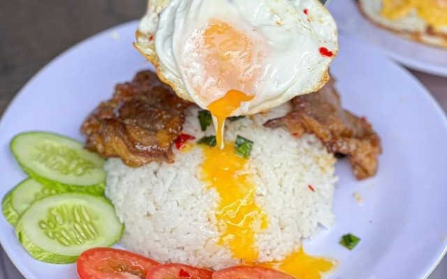 Trang Hoàng - Cơm Tấm & Bò Kho Bánh Mì - Dương Bạch Mai