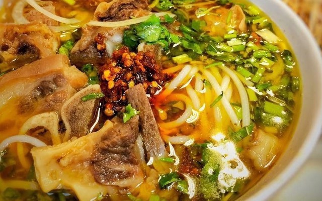 Bún Bò Chợ Cầu - Bún Bò Nạm Chả - Nguyễn Văn Quá