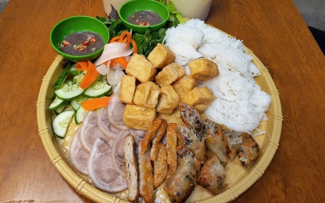 Bún Đậu Mắm Tôm, Bún Nem Nướng Bà Hạnh - Bạch Liêu