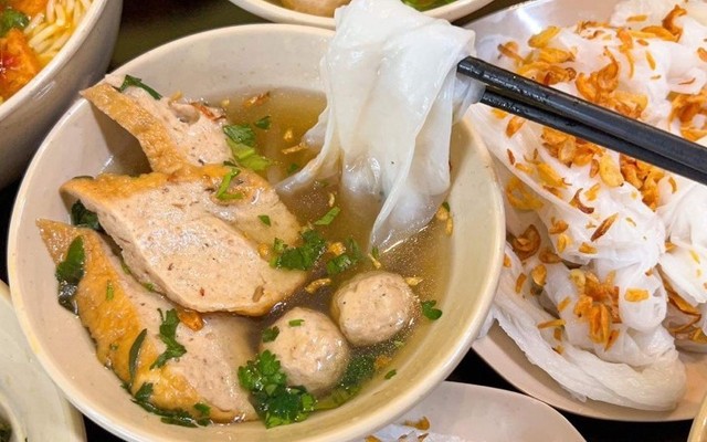 Bánh Cuốn - Gà Tần & Bún Cá Cô Nhinh - Thượng Đình