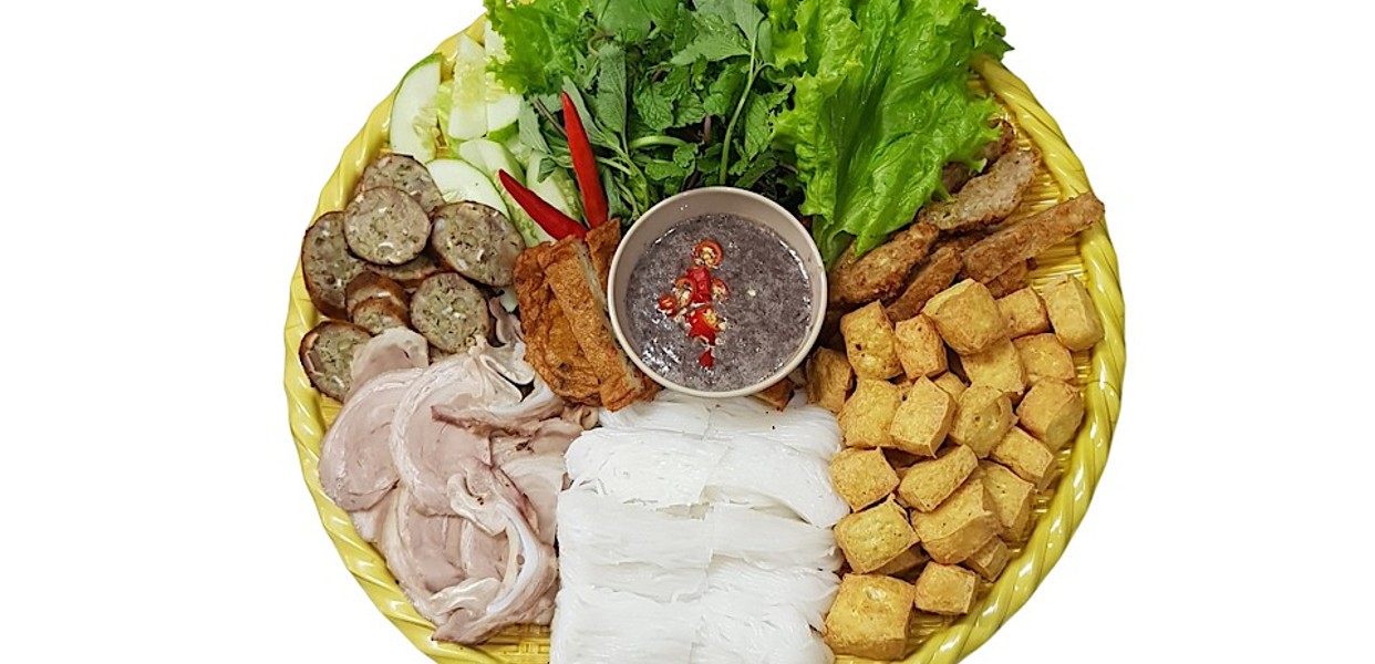 ĐẬU VÀNG GIÒN RỤM CÙNG BÚN TƯƠI VÀ MẮM TÔM ĐẶC TRƯNG