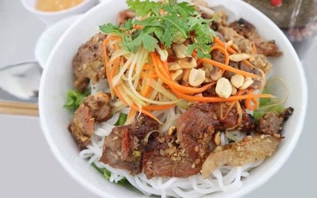 Bún Thịt Nướng & Nem Lụi - Vân