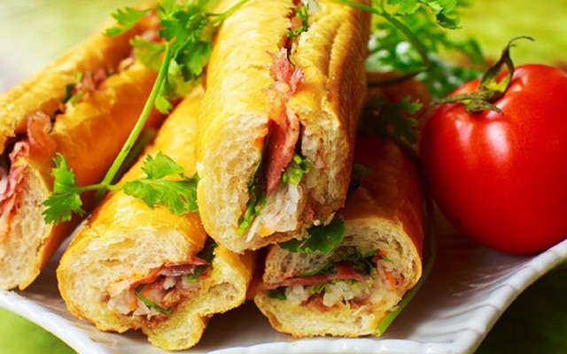 Hải Phòng Street Food - Bánh Mì Que Hải Phòng