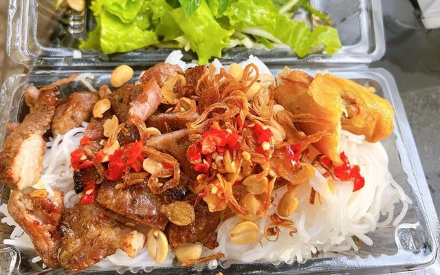 Bún Thịt Nướng & Chả Giò Chiên Giòn 1999 - Phan Trung