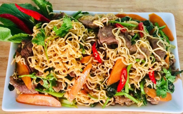 Bà Xã Quán - Mì Xào Cá Viên - 105B Bà Huyện Thanh Quan