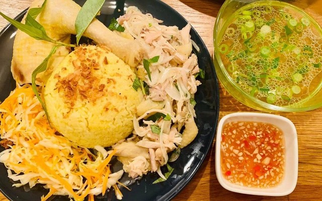 Cơm Gà Ta & Cơm Gà Xốt Mắm Tỏi Xứ Nẫu - Trần Não