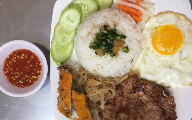 Quán Ông Lớn 1239 - Cơm Phần, Cháo Lòng & Bún Lòng - Lê Hồng Phong