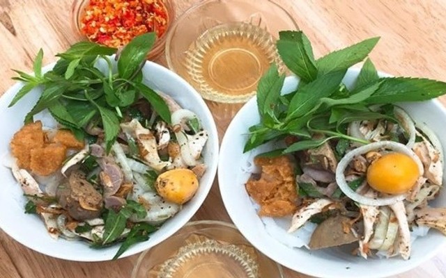 Bánh Ướt Lòng Gà Quân Trang - 9 Tăng Bạt Hổ