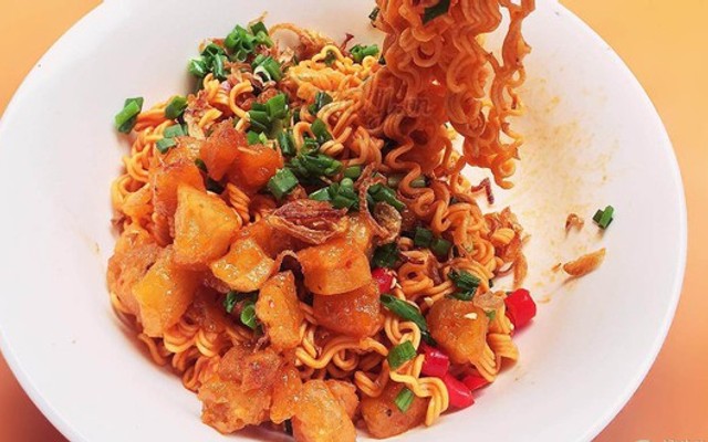 Bếp Bà Hương - Mì Trộn Indo & Da Gà Chiên Giòn