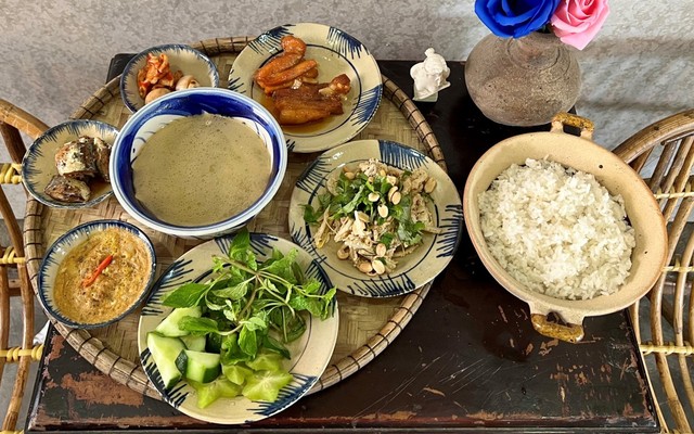 Cơm Mẹt Hoàng Lộc - 202 Trương Gia Mô