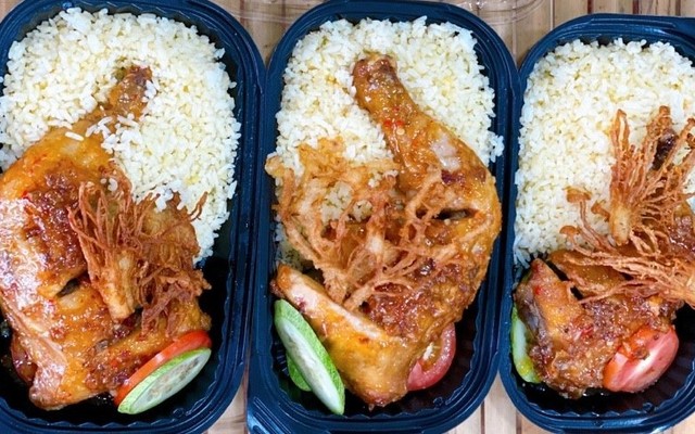 Cơm Gà Nhà Ú - Cơm Gà Mắm Tỏi & Cơm Tấm - Đường 30 Tháng 4