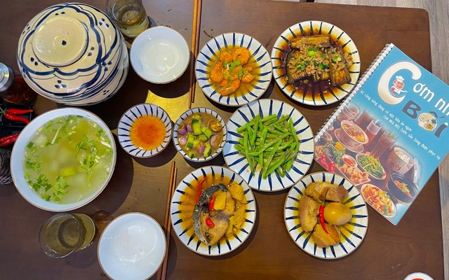 Cơm Nhà Bối - Cù Chính Lan