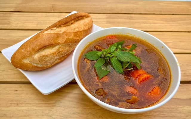 Quán Chánh Hưng - Bánh Mì Bò Kho & Hủ Tiếu Bò Kho
