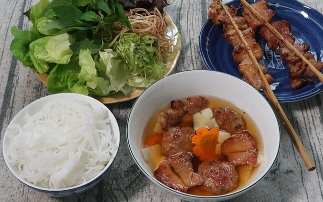 Bánh Cuốn Nóng & Bún Chả Hà Nội - Chế Lan Viên