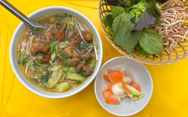 Bún Cá Cay 99 - 11 Nguyễn Bỉnh Quân