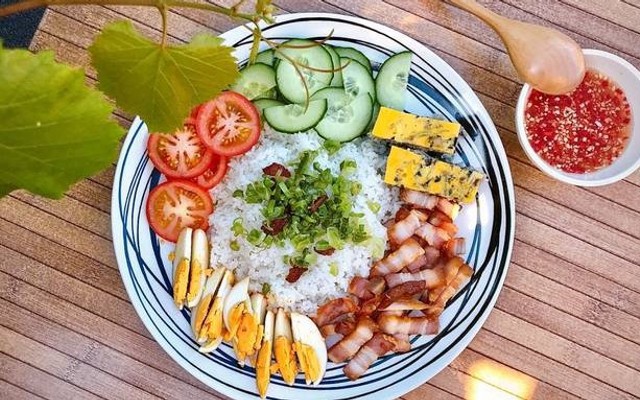 Cơm Tấm Cô Tám - Nguyễn Văn Cừ Nối Dài