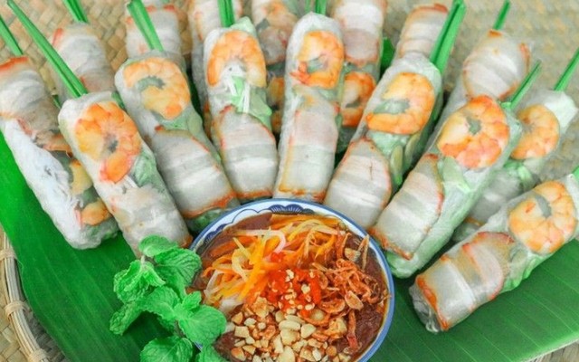 Ăn Vặt Hà Tiên - Bánh Crep Sầu Riêng & Gỏi Cuốn