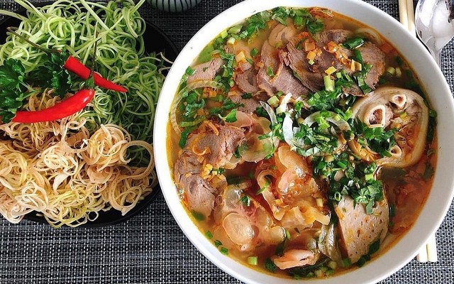Bún Bò Giò Heo Bà Mười - Bún Bò Sườn Bò - Tân Quý