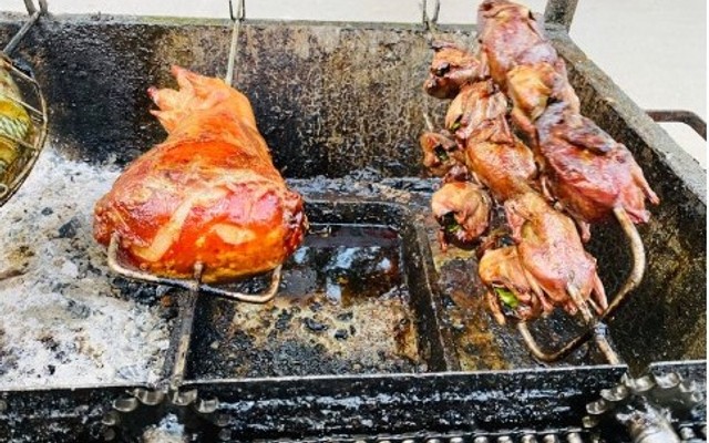 Gà Nướng Mật Ong & Cá Nướng Tây Bắc - Kẻ Vẽ