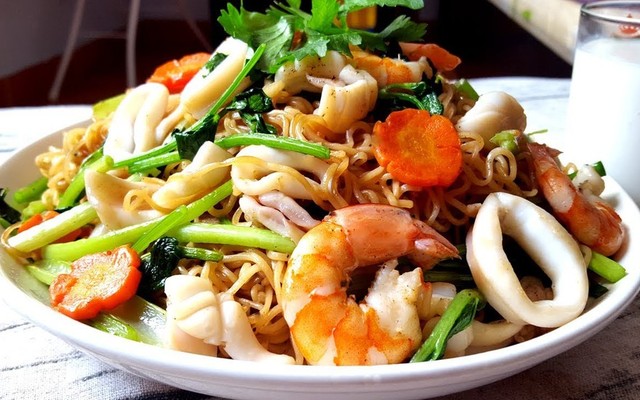 Quán 72 - Mì Xào Hải Sản, Bò Lúc Lắc & Lẩu Thái Hải Sản