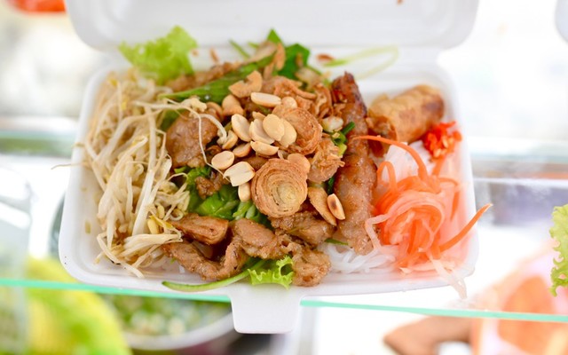 Bún Thịt Nướng Tỷ Phú - Trần Quang Diệu