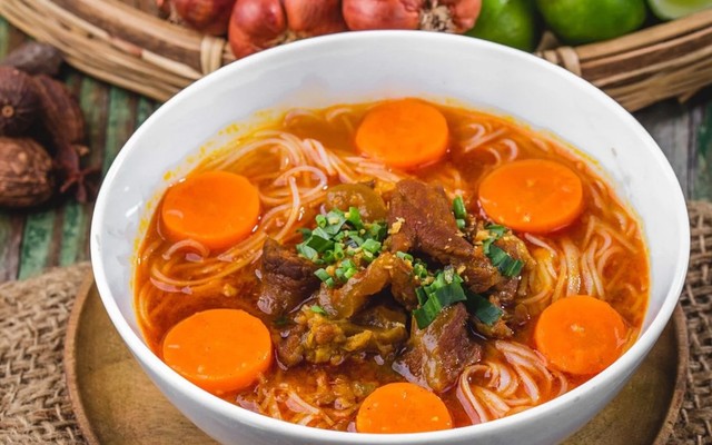 Gà Nướng - Mì Xào & Bò Kho Mẹ Nấu - Trung Lân