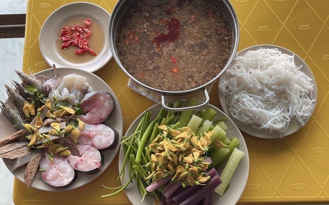 Quán Tường Vy - Bún Cá Kiên Giang & Lẩu Cá, Lẩu Mắm - 124 Cách Mạng Tháng 8