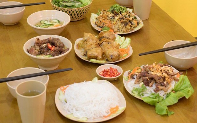 Hoàng Nhi - Bún Chả & Cơm Văn Phòng